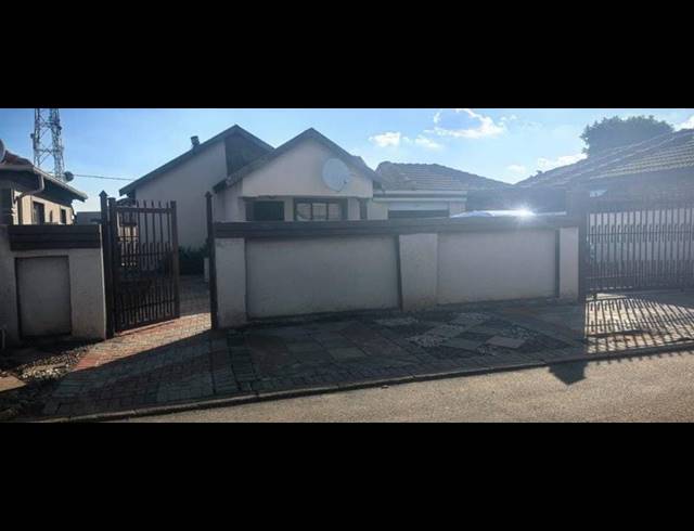 3 BEDROOM HOUSE FOR SALE IN SOSHANGUVE VV